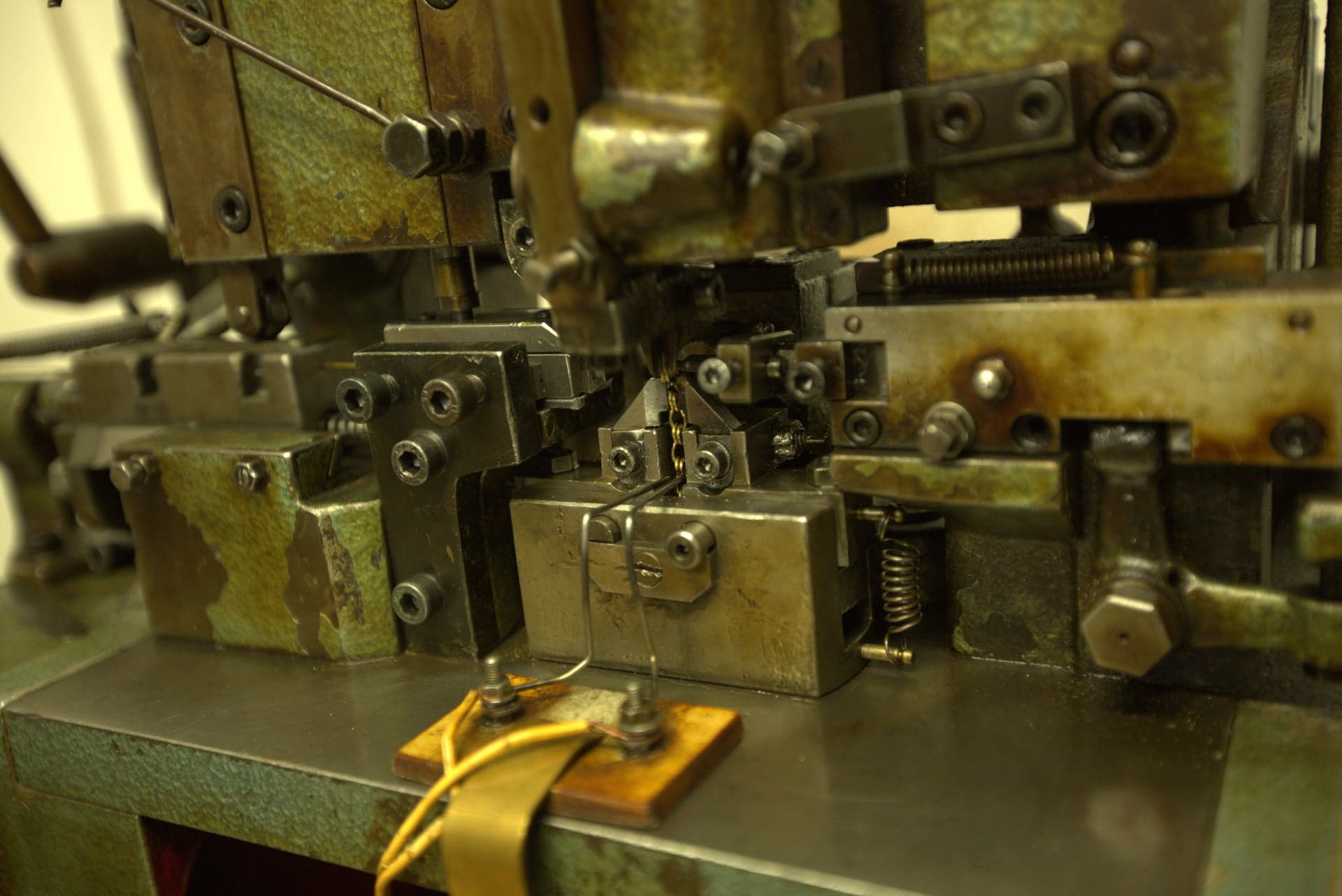 Spojovací materiály - 2 Automat na řetízky.jpg