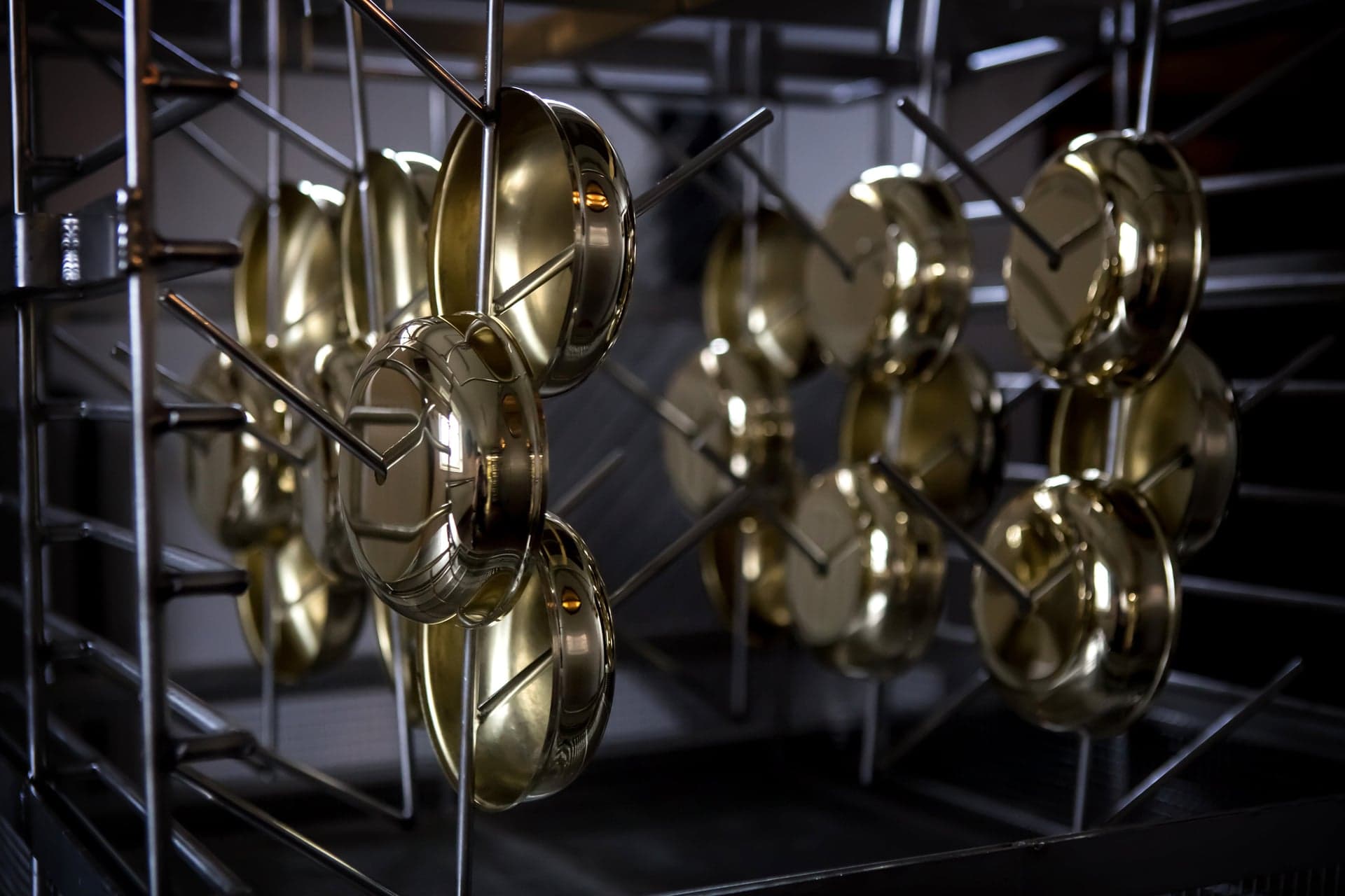 Lakování - 2 Díly po výjezdu z mycí linky.jpg