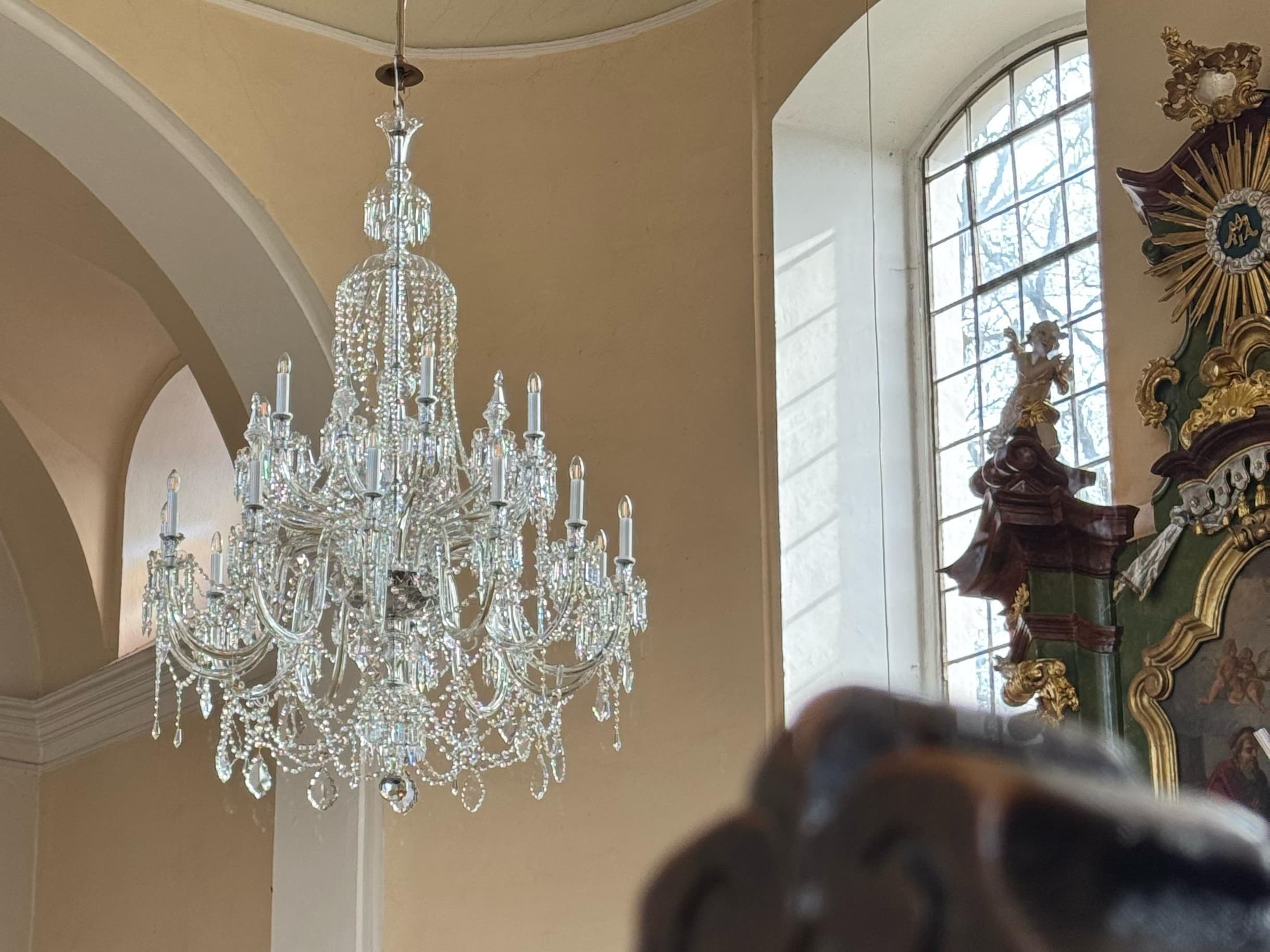 repase křišťálového svítidla